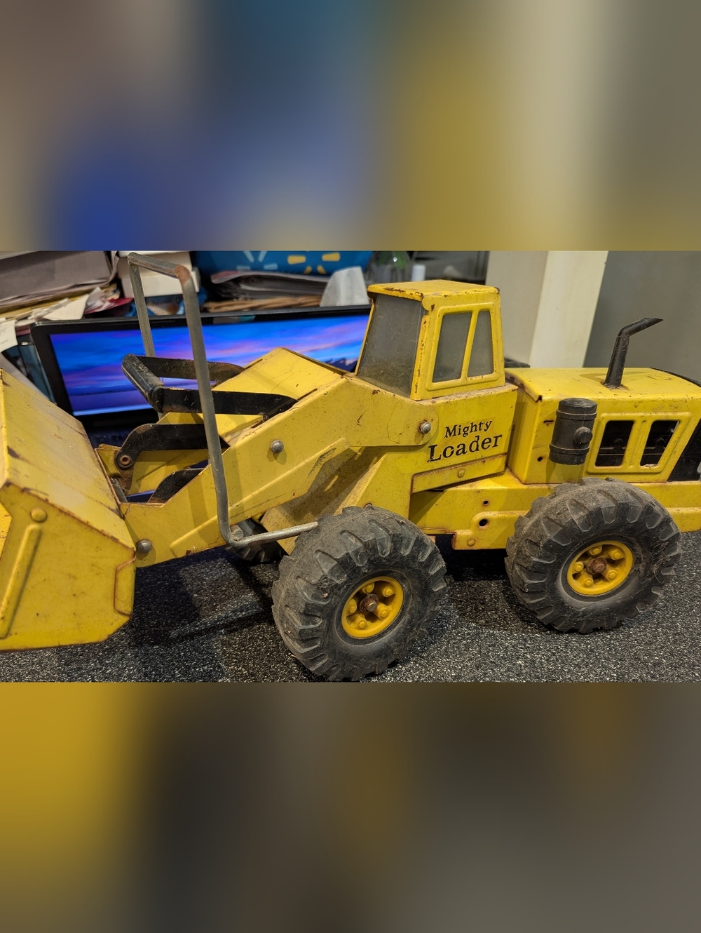 Might loader Metal Toy